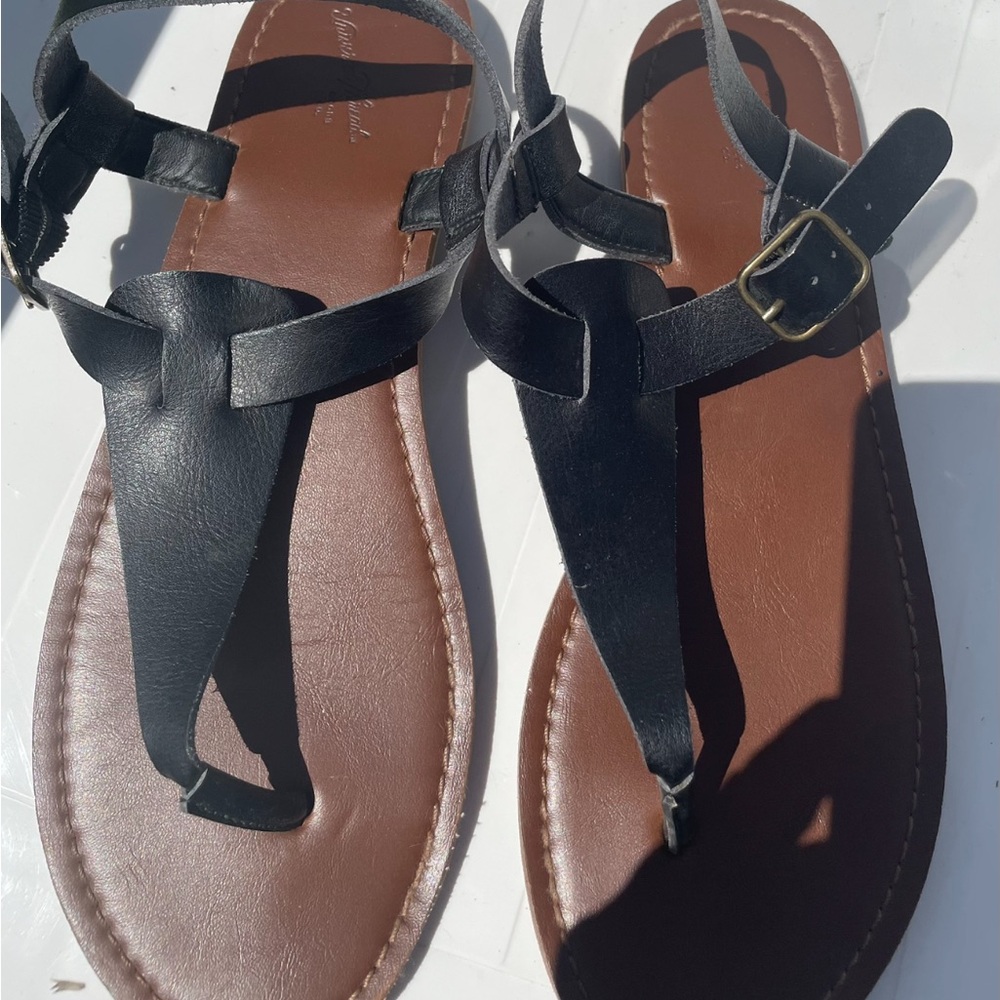 Universal Thread Black and Brown Sandals